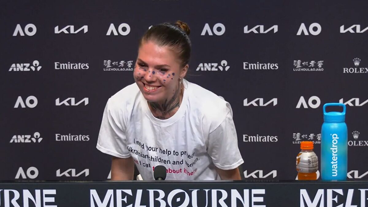Una tenista ucraniana denuncia la censura en el tenis con una provocativa camiseta: "No me dejan hablar de ello"
