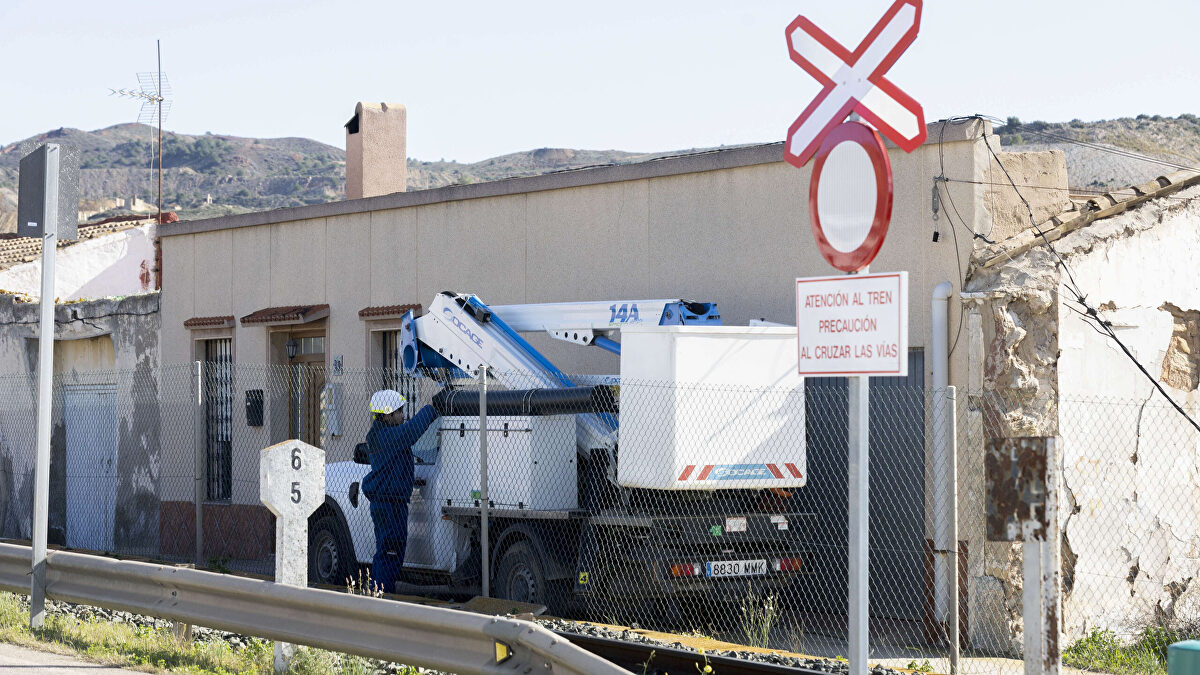 Puente riñe a los medios que dicen que fue el tren el que chocó contra la grúa en Cartagena
