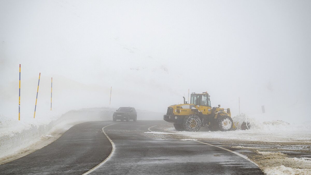 Enfado en los supermercados tras el bloqueo sin precedentes de la DGT a camiones por la borrasca Ingrid