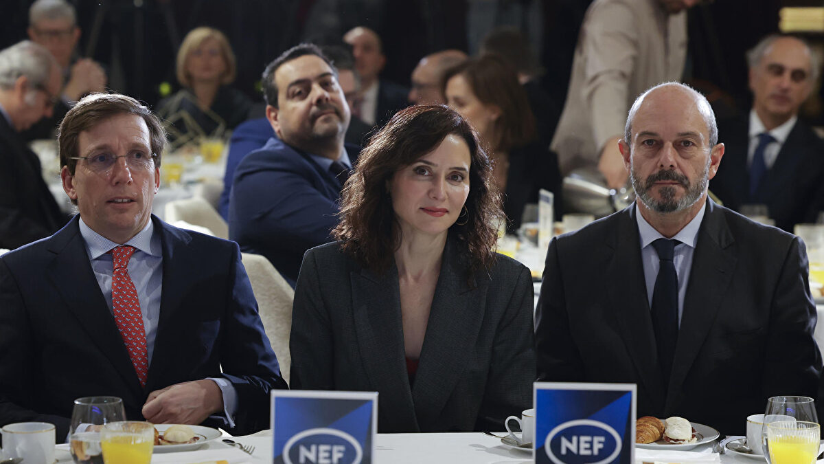 Ayuso anuncia una nueva rebaja de medio punto del IRPF