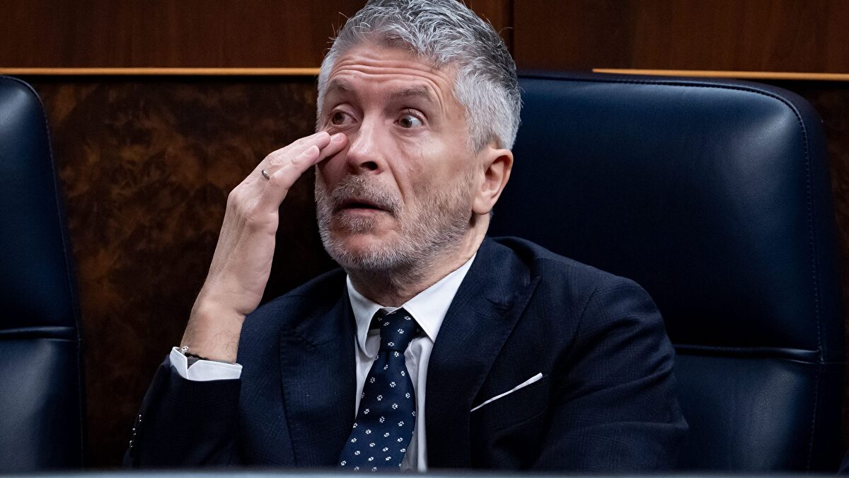 Marlaska no da la cara sobre la baliza al cancelar su intervención en ...