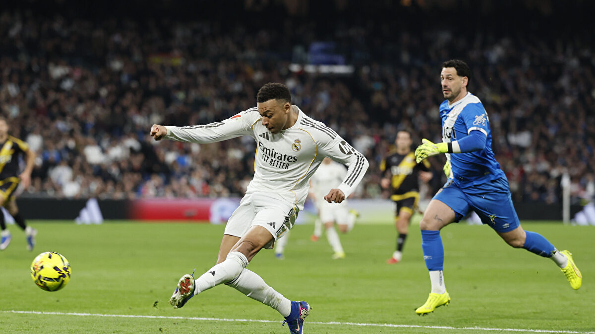 Mbappé y Courtois evitan el batacazo del Real Madrid ante el Rayo (2-1)