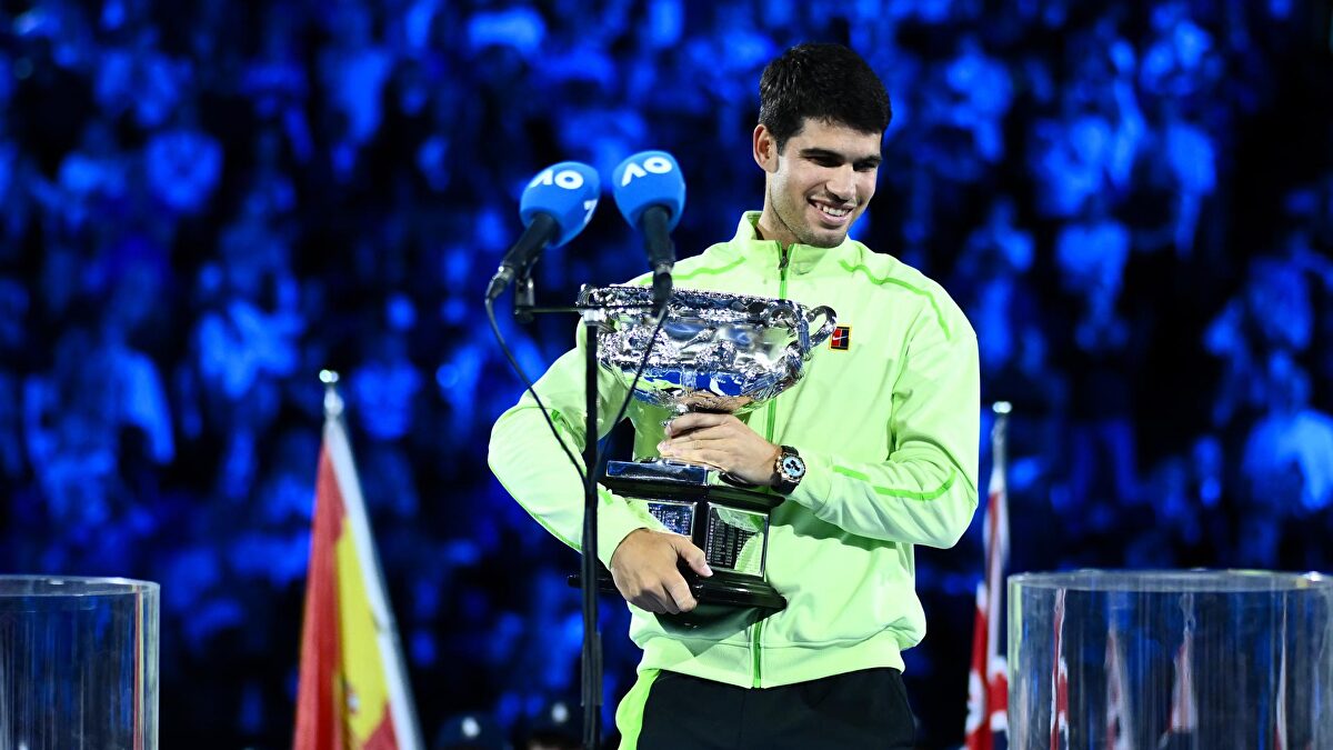 Carlos Alcaraz le enseña a Djokovic quién manda: campeón en Australia