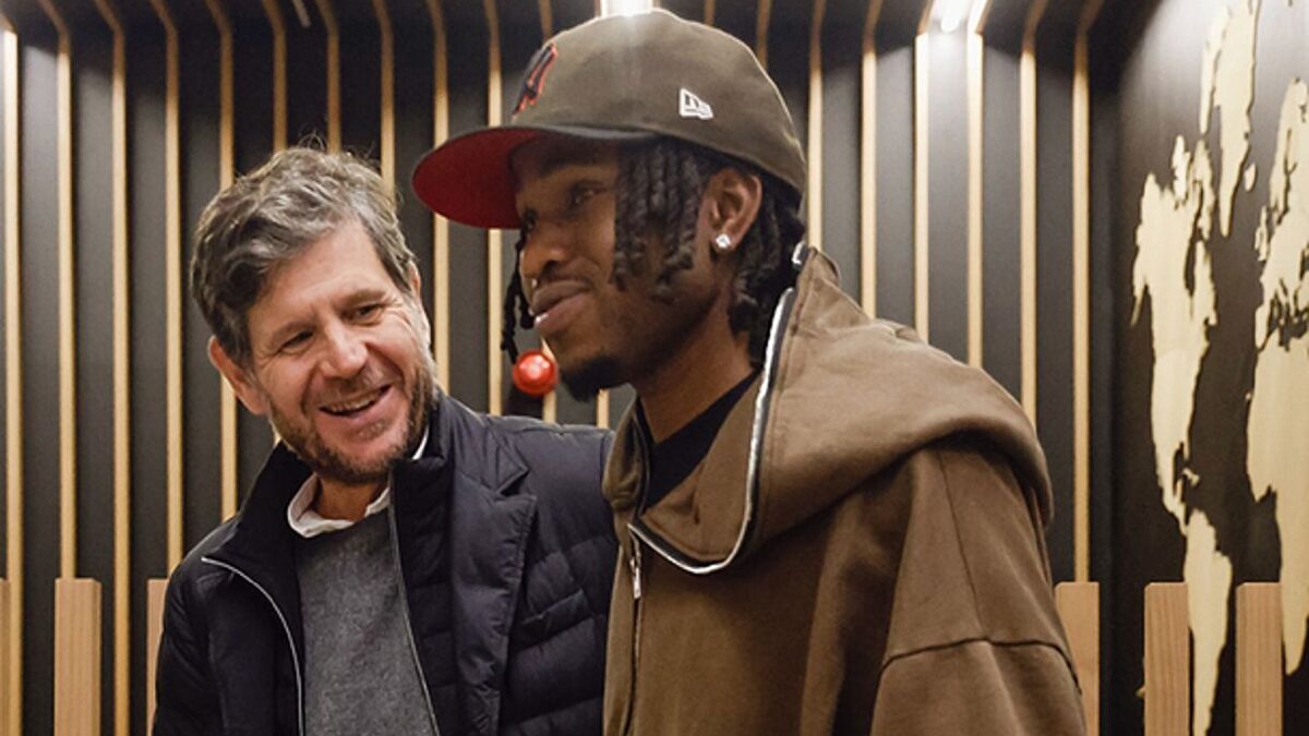 El Atlético anuncia el fichaje del mediapunta nigeriano Ademola Lookman