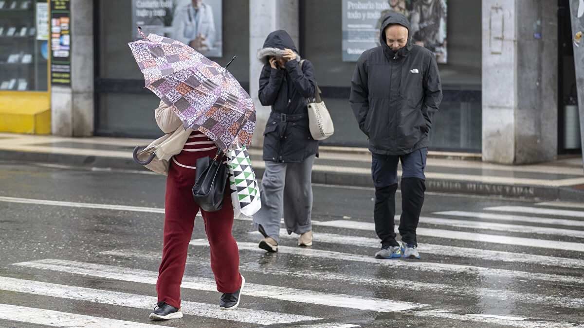 Una masa de aire atlántica barre la Península con lluvias y avisos en 11 comunidades