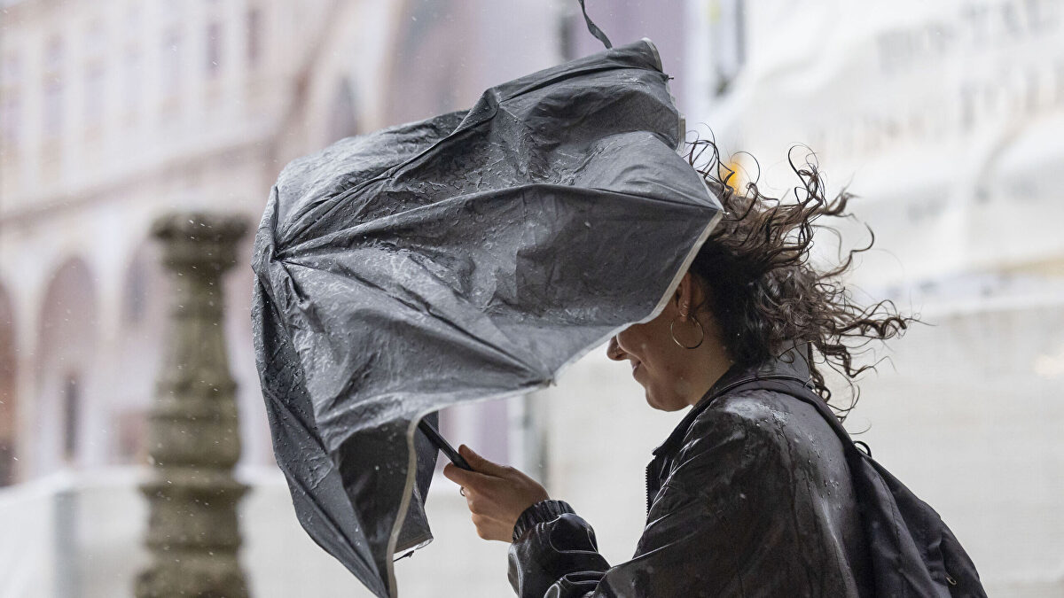 La borrasca Nils activa avisos naranjas y amarillos por viento y lluvia en 14 comunidades