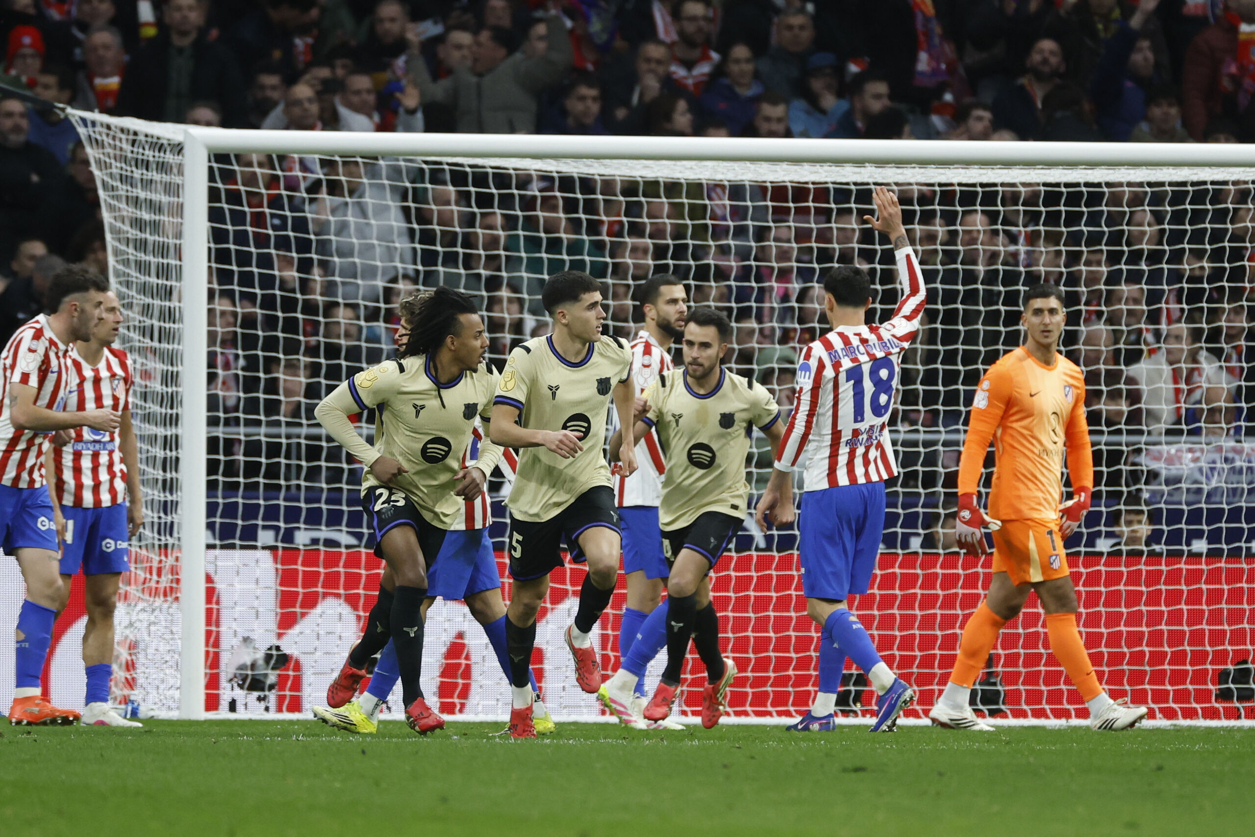 El bochorno del VAR: el CTA admite el "fallo tecnológico" tras 7 minutos de caos en la Copa