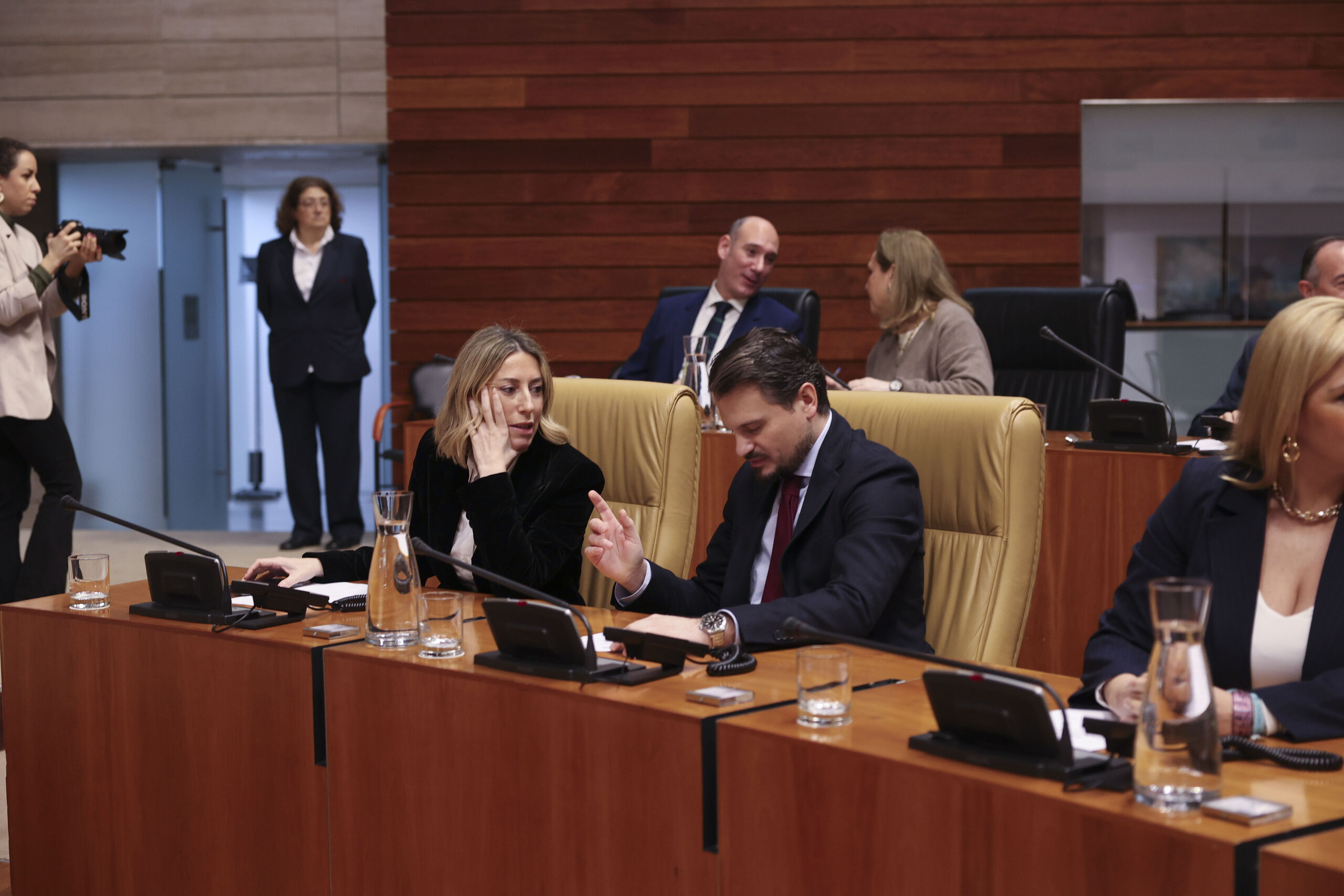 Vox mantiene el tono bronco pese a la mano tendida de Guardiola y ataca a Ayuso