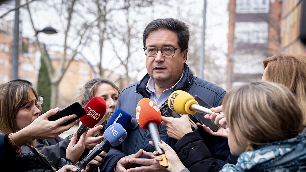 Óscar López no se disculpa e insiste en echarle la culpa al fallecido Lambán del hundimiento del PSOE en Aragón
