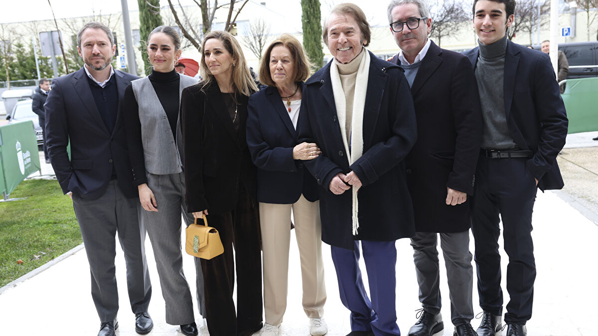 Raphael, emocionado y rodeado de su familia en su gran homenaje en ...
