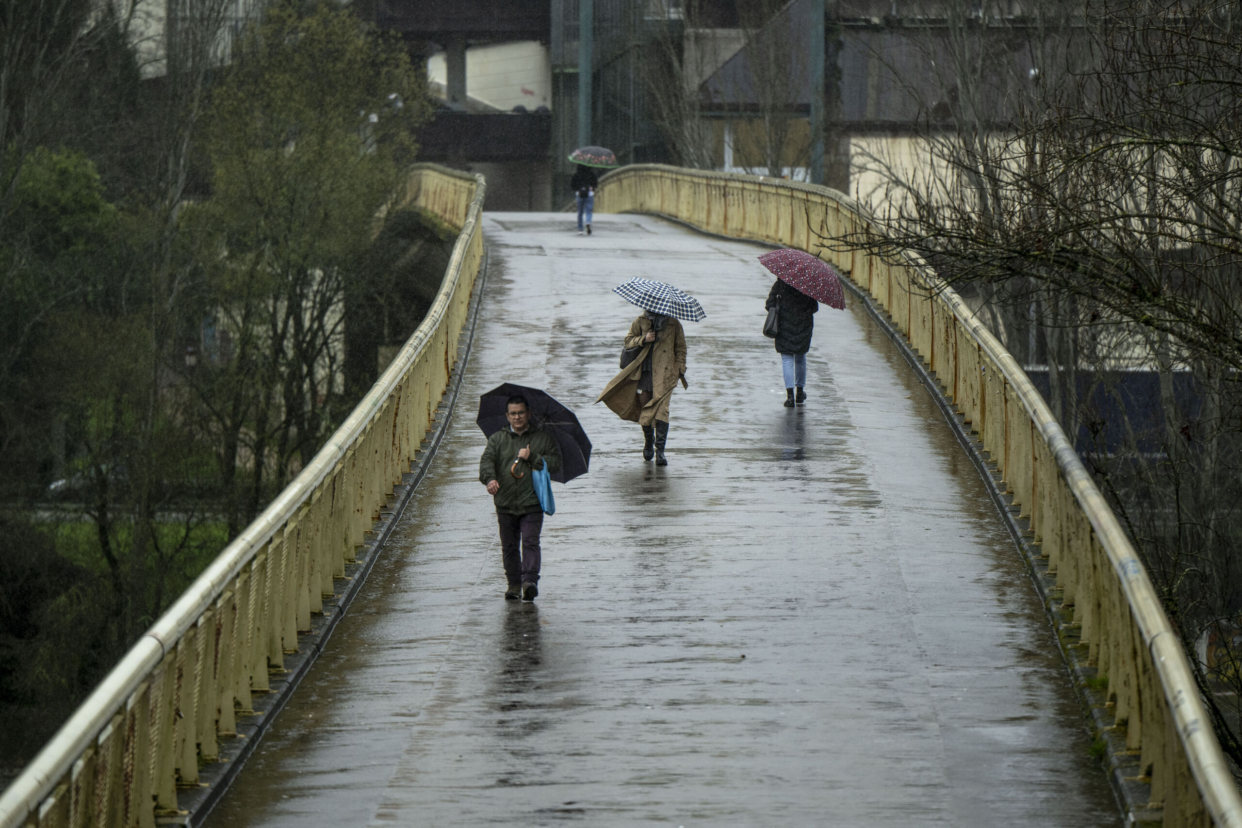 Fin de semana de temporal: Oriana trae tormentas, desplome térmico y nieve a 400 metros