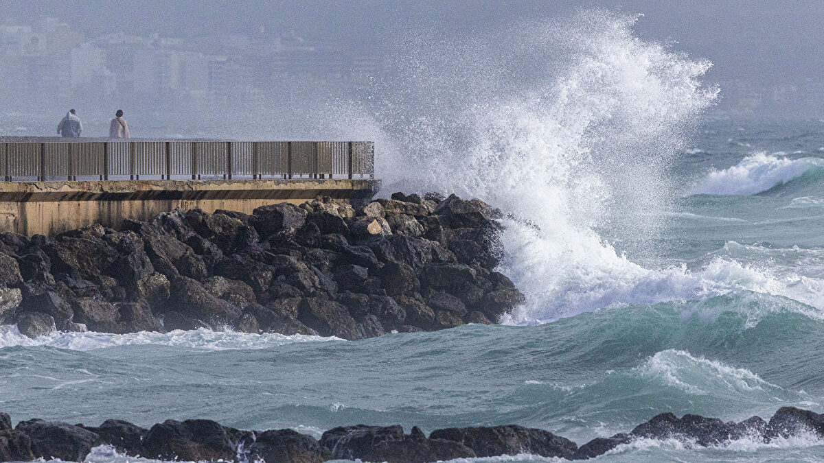 Viento, nieve y olas de 8 metros: la borrasca Oriana pone en alerta a casi todas las comunidades