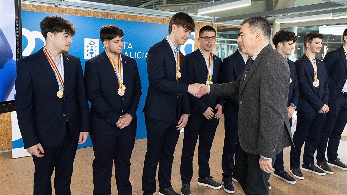 El conselleiro de Educación felicita a los alumnos gallegos de FP premiados en el campeonato 'SpainSkills'
