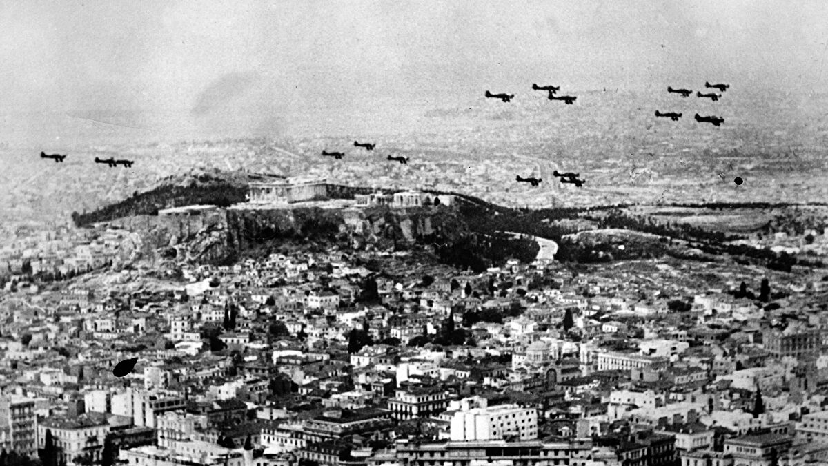 Un álbum nazi a subasta: Grecia compra las fotos de la masacre de Atenas de 1944