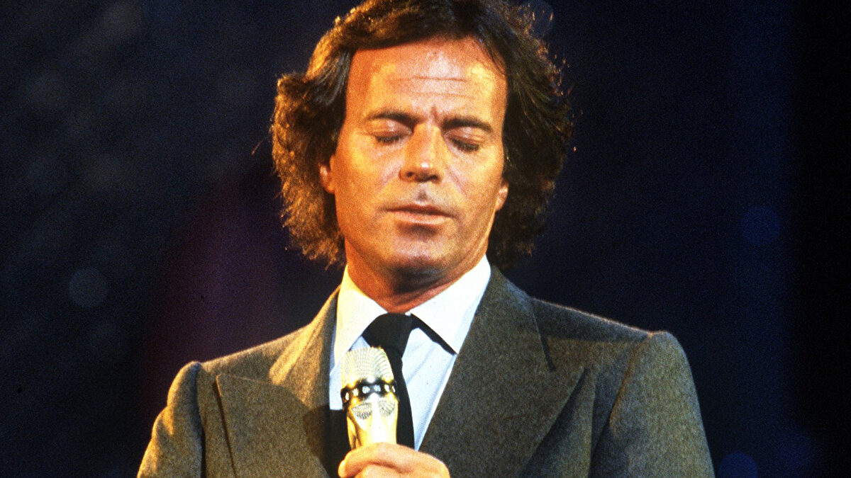 La demanda de Julio Iglesias contra la Fiscalía: "Su actuación es arbitraria y manifiestamente contraria a Derecho"