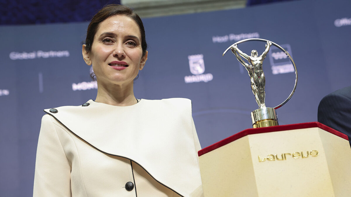 El original traje de marca española de Isabel Díaz Ayuso, perfecto para eventos de primavera