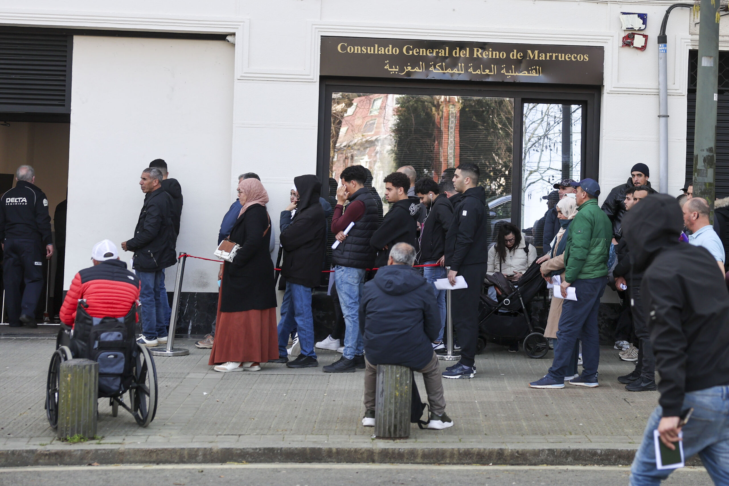 Policías estallan ante la regularización masiva de inmigrantes: "No hay control de antecedentes ni medios para hacerlo"