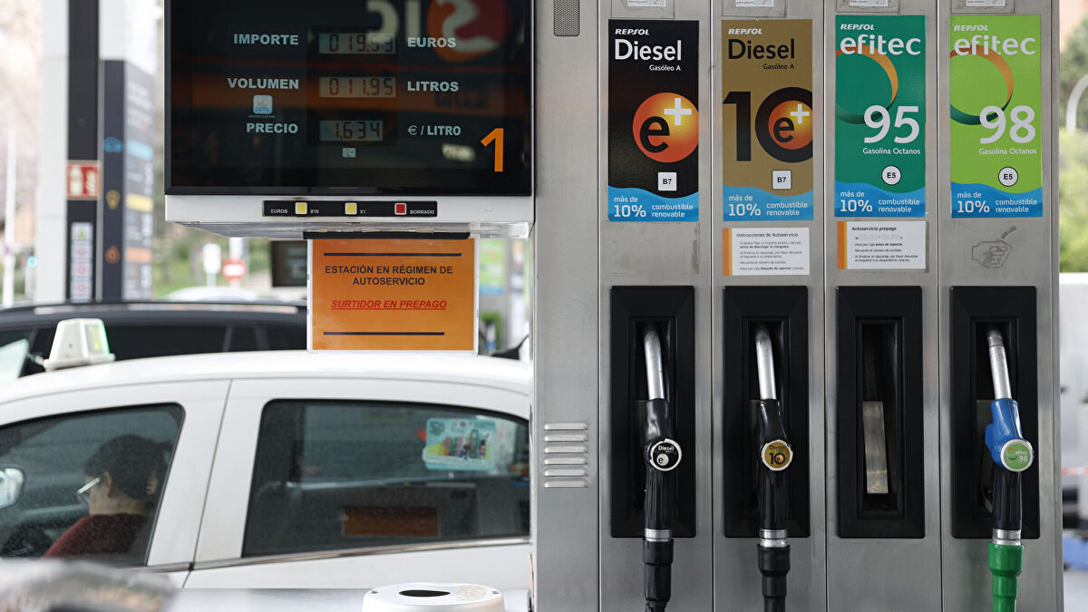 La gasolina y el diésel se mantienen elevados pese a una leve bajada en las últimas horas