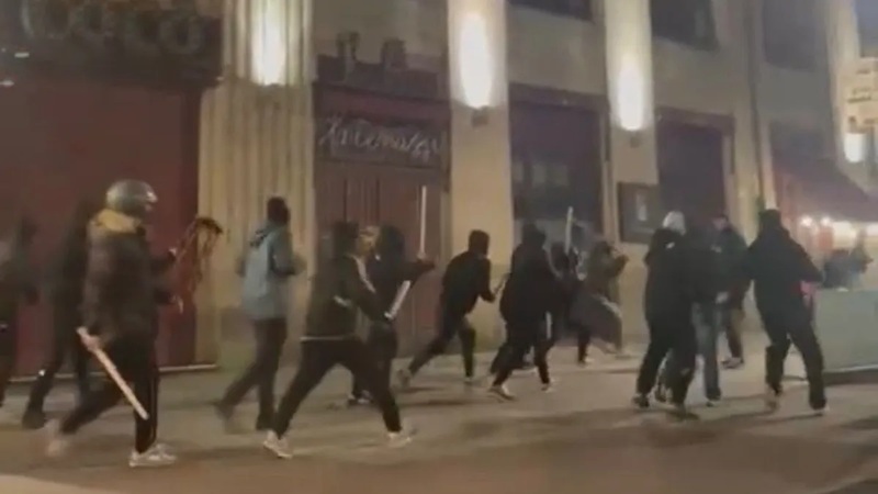 El vídeo del caos en Vigo: los ultras del Celta apalean a los del Lyon en plena zona de fiesta