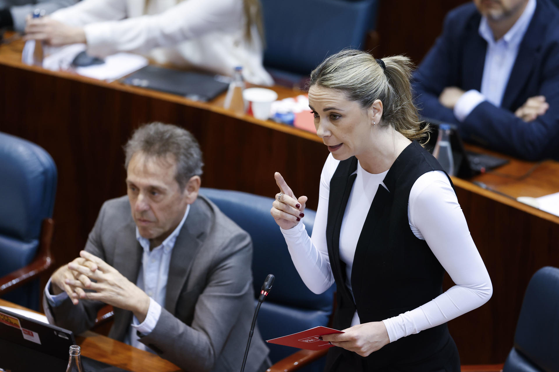 Espinar estrena 'Hodio' contra Ayuso: "¡Váyase a chupar botas a Mar-a-Lago y quédese de una puñetera vez!"