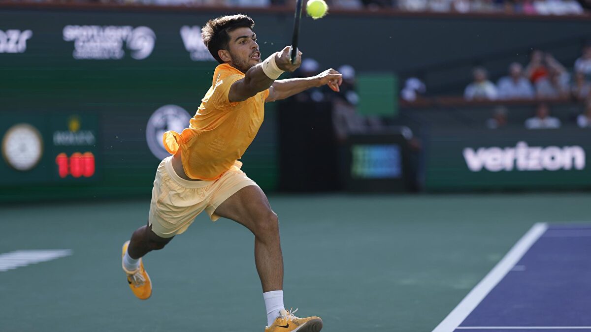 Nos quedamos sin otro Sinner-Alcaraz: así fueron los mejores puntos del partidazo del ruso