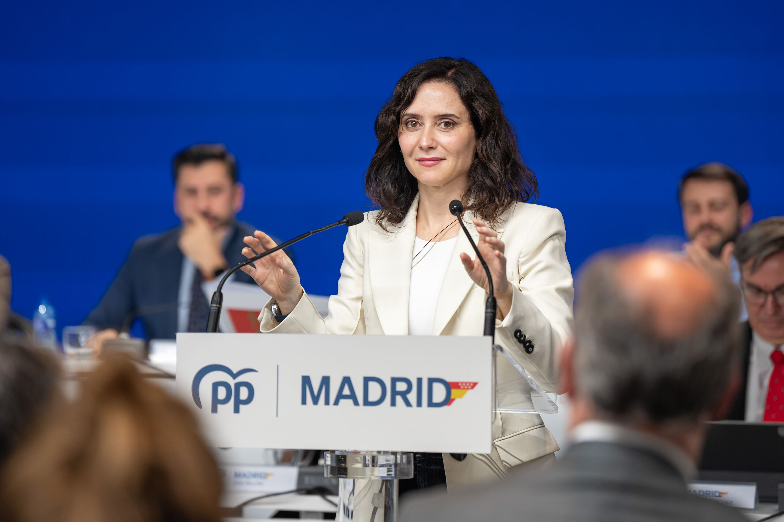 Ayuso, a la cúpula del PP de Madrid: "La mayoría absoluta se puede perder, despistarnos ahora sería imperdonable"