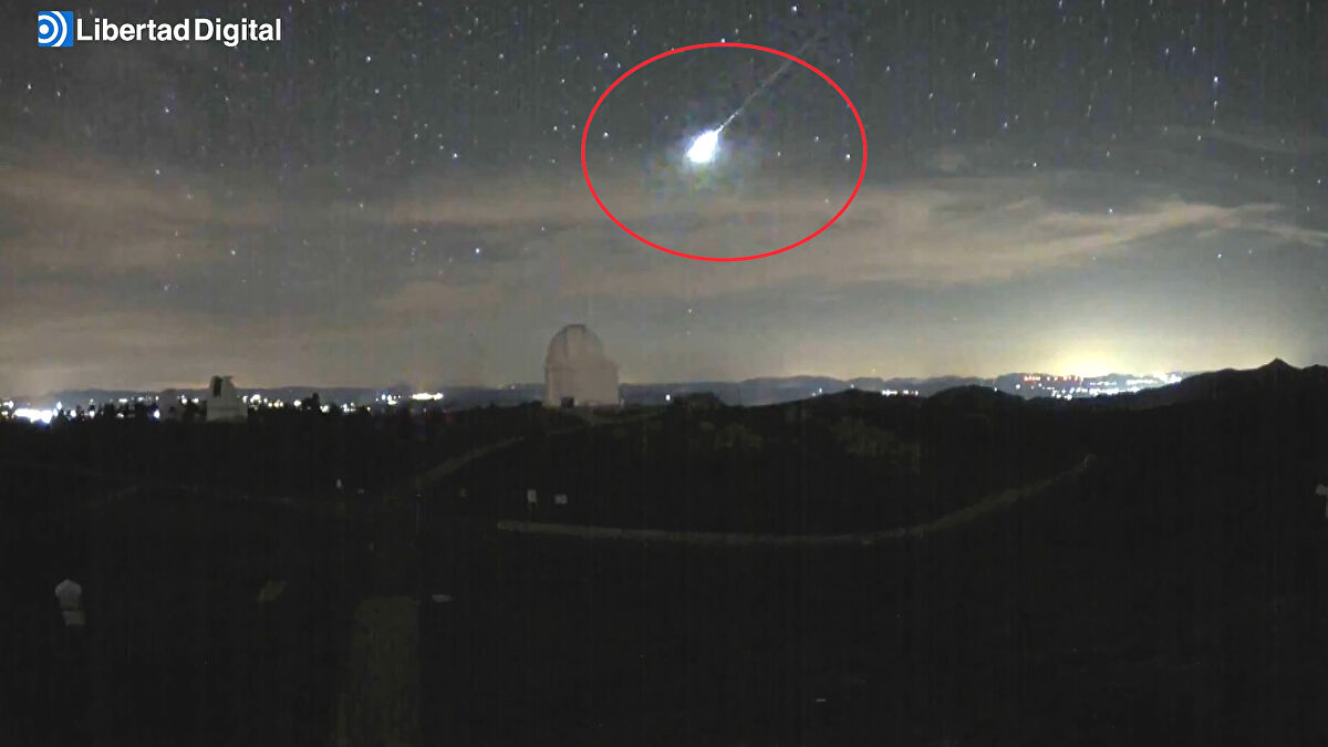 Una gran bola de fuego ilumina el cielo sobre Almería a 108.000 kilómetros por hora