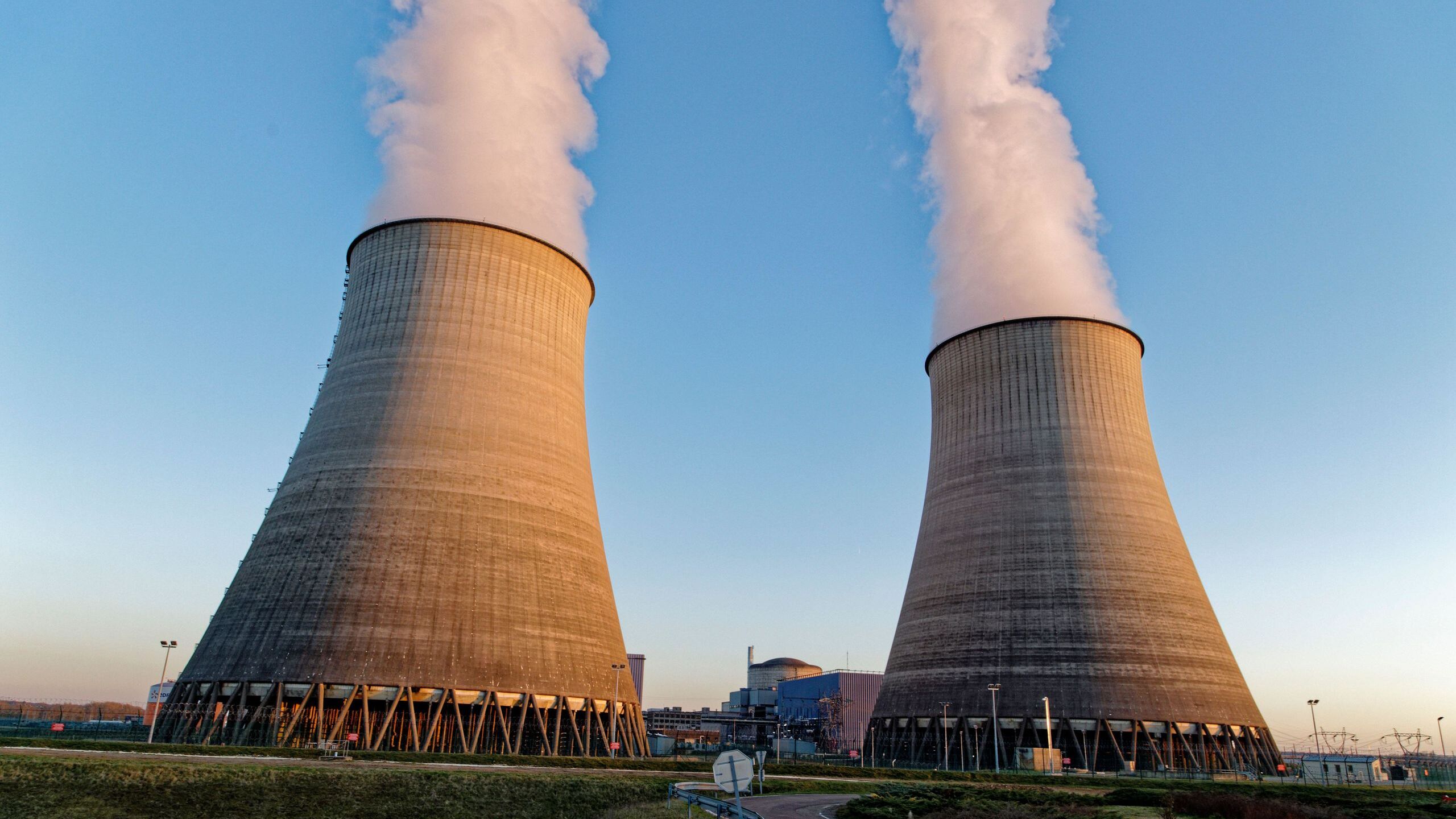 España contamina tres veces más que Francia: así nos perjudica dejar atrás la nuclear
