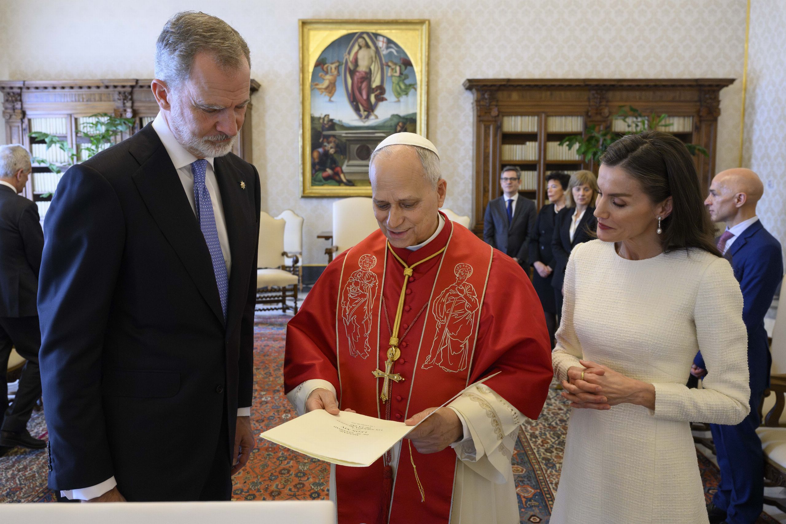 intercambio-regalos-leon-xiv-felipe-vi-y-letizia.jpg