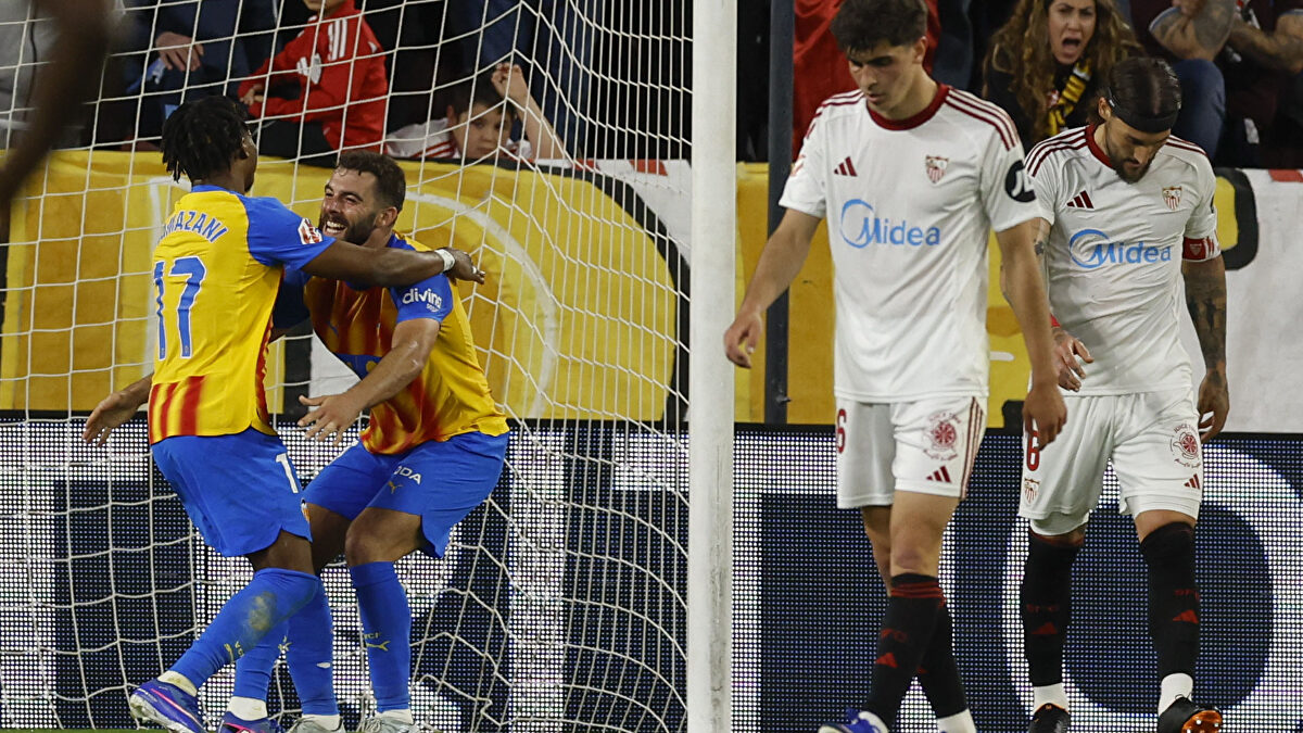 El Valencia mete al Sevilla en un lío