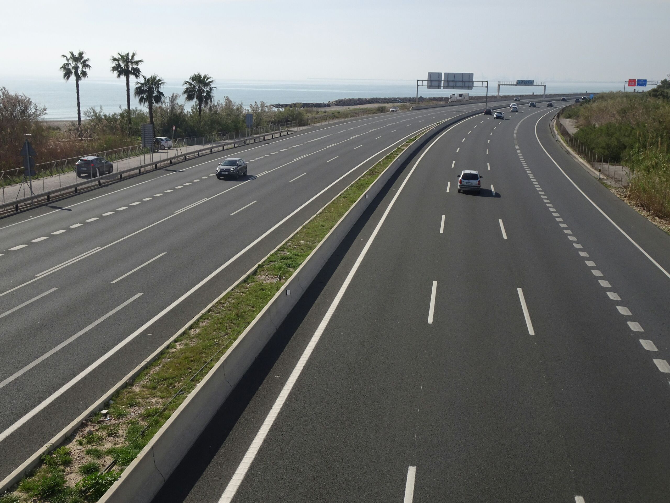 La multa de hasta 200 euros que muchos conductores reciben sin saberlo en autopistas