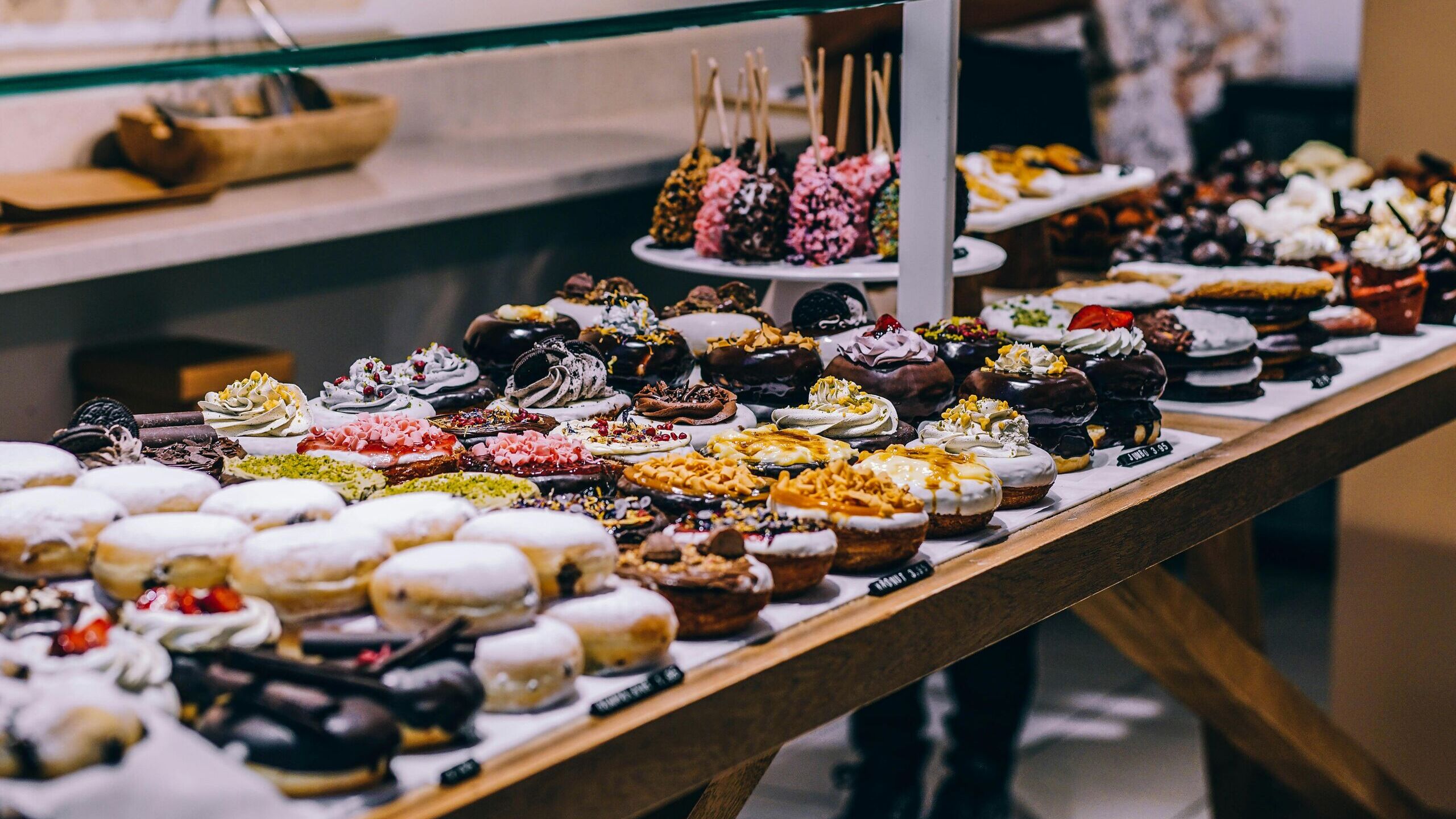 ¿'Delicatessen' o 'delicatesen'? La RAE aclara la duda