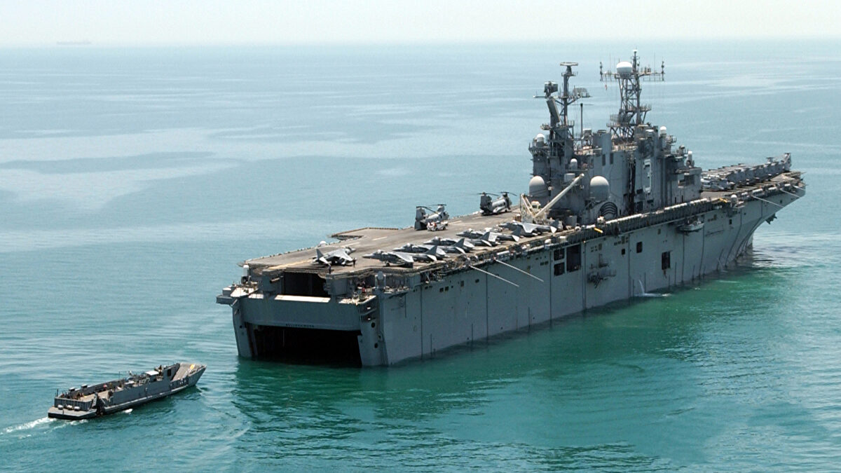 Trump redoblará la presencia de buques anfibios de combate en el Golfo Pérsico