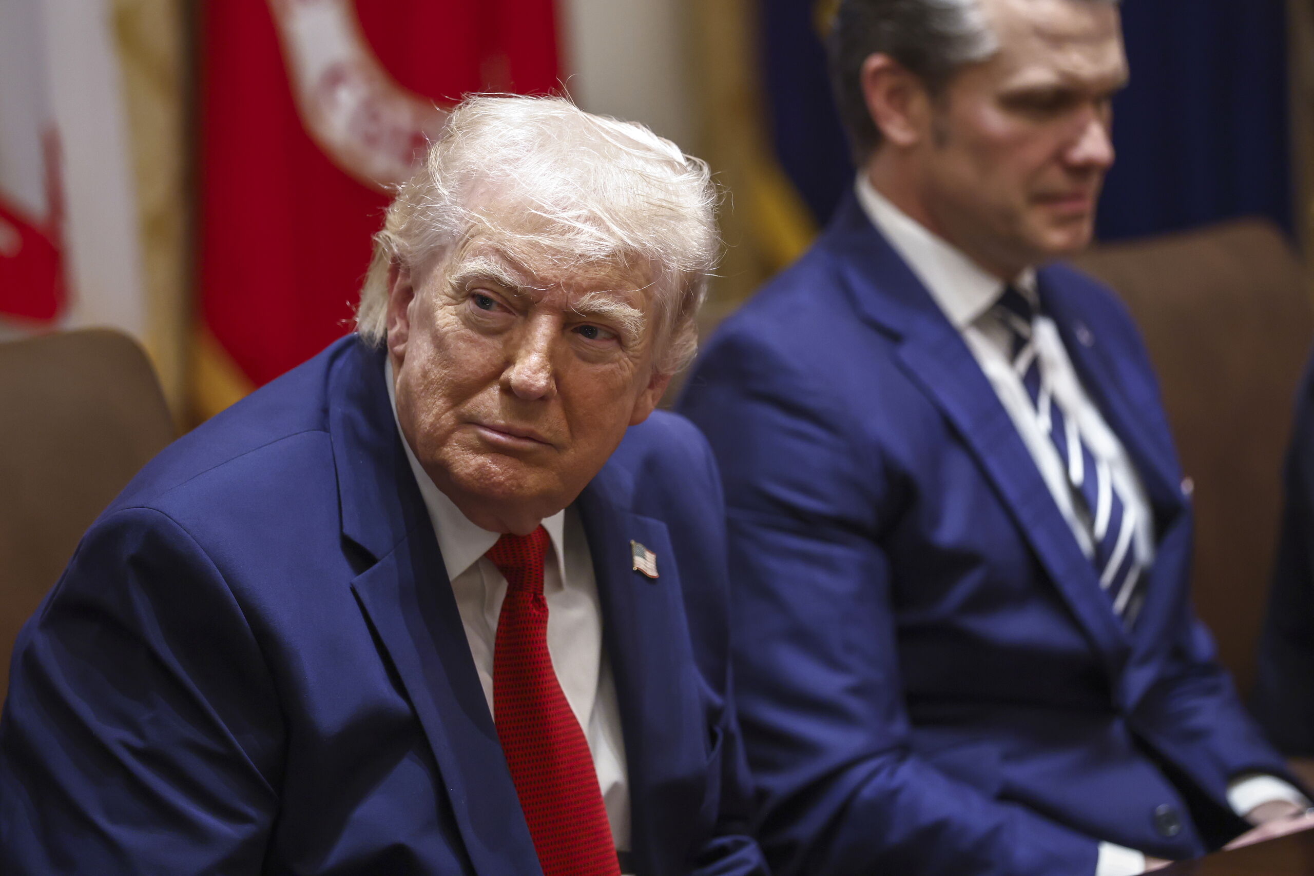 Trump amplía hasta el 6 de abril el ultimátum a Irán para desbloquear el estrecho de Ormuz