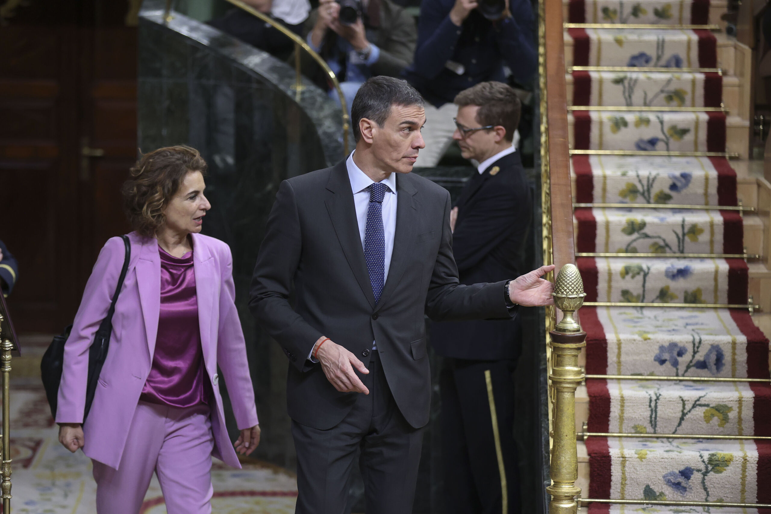 El editorial de Carlos Cuesta: Vivimos en un saqueo fiscal total, ¿y para qué?