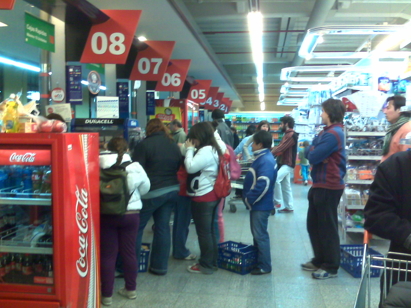 La razón por la que las colas del supermercado parecen avanzar más rápido que la tuya
