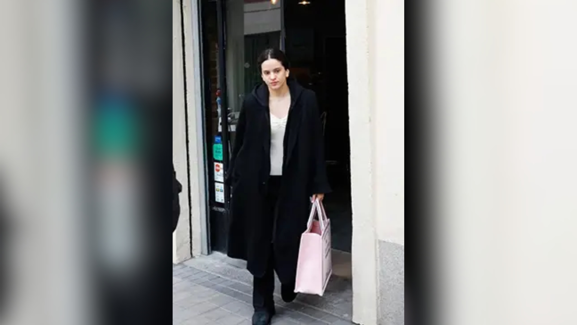 Rosalía reaparece en Madrid junto a Loli Bahía tras su susto médico en Milán