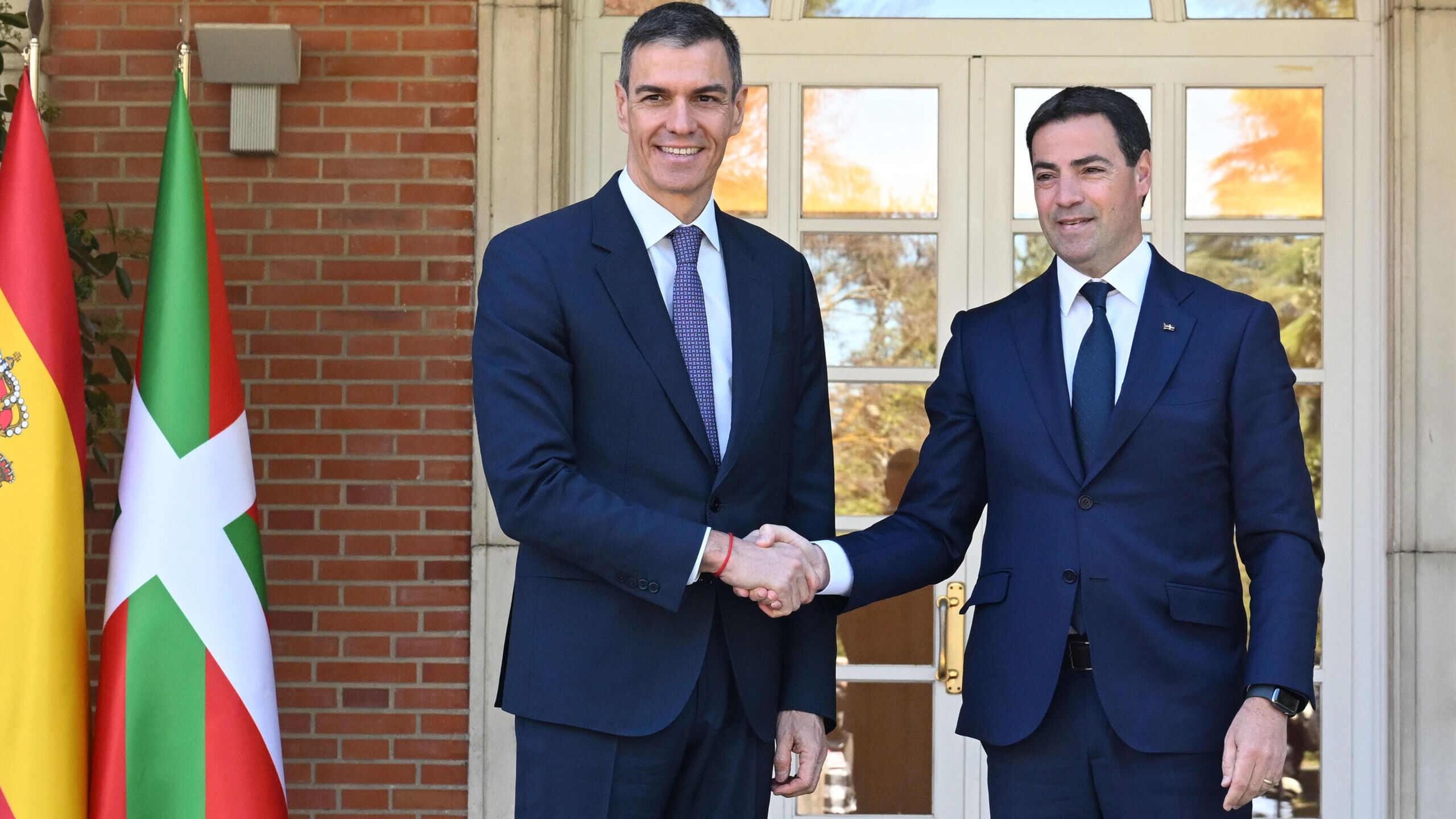 Madrid alerta sobre el 'Guernica': "Sánchez está absolutamente secuestrado, vende lo que haya que vender"