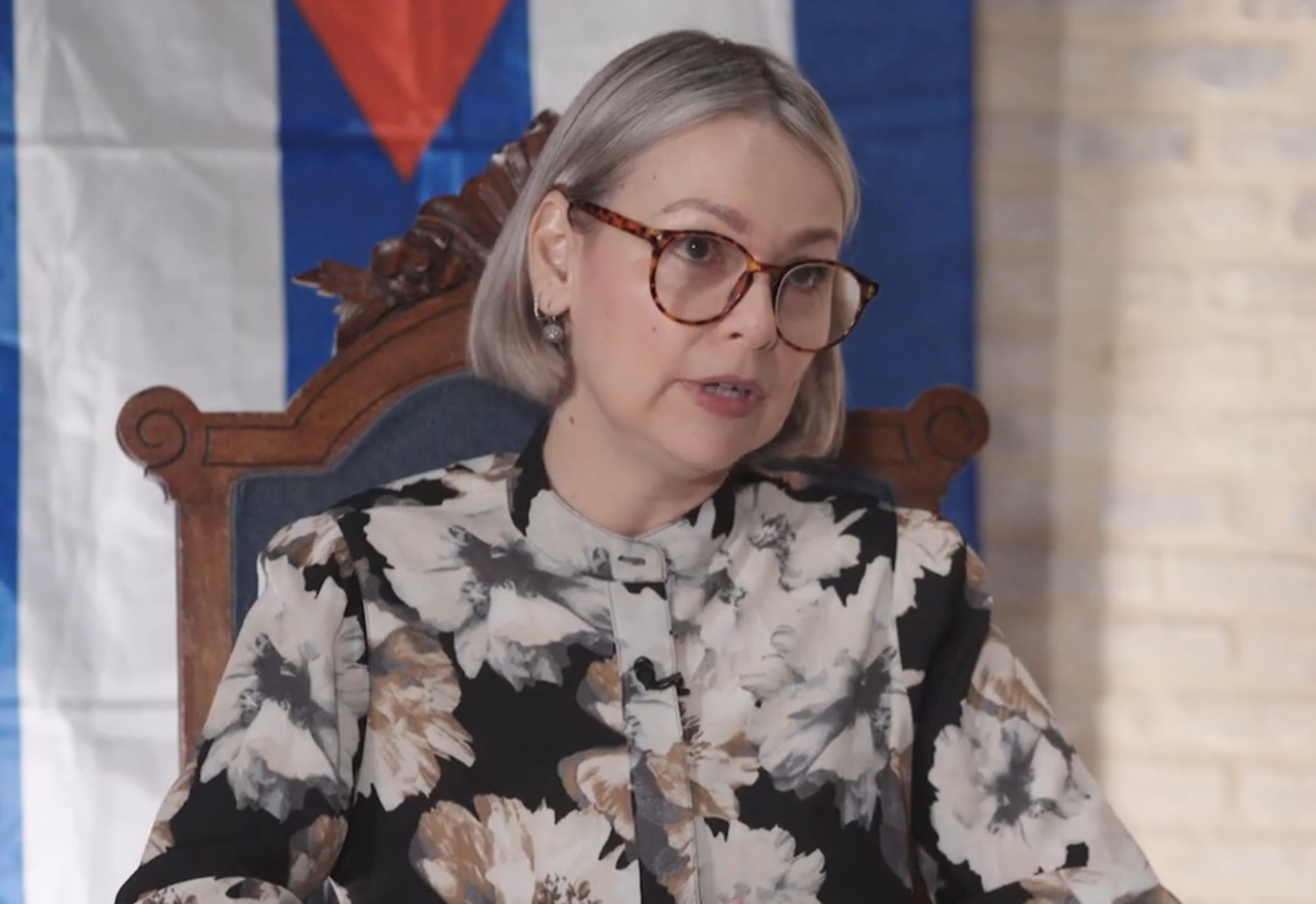 La gira por España de Marxlenin Valdés, mujer de un nieto de Fidel Castro, defendiendo la dictadura y dando lecciones