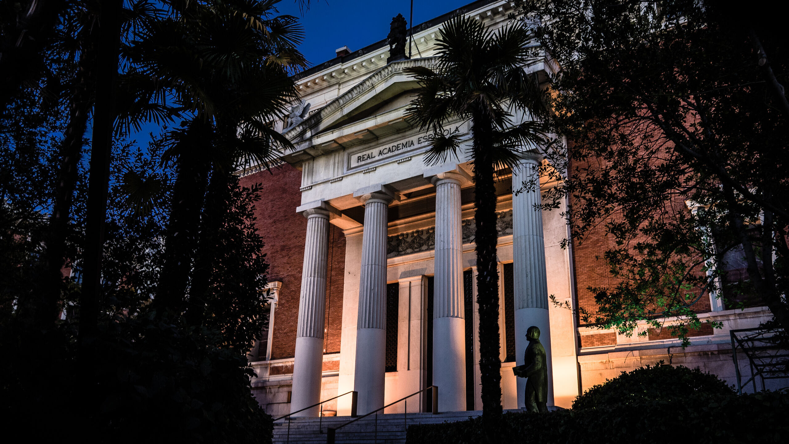 ¿Se pueden separar varias preguntas con comas? La RAE aclara la duda