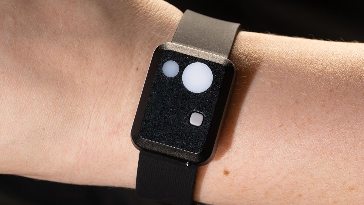 Así es el reloj inteligente de la NASA que vigilará el sueño de los astronautas de Artemis mientras orbitan la Luna