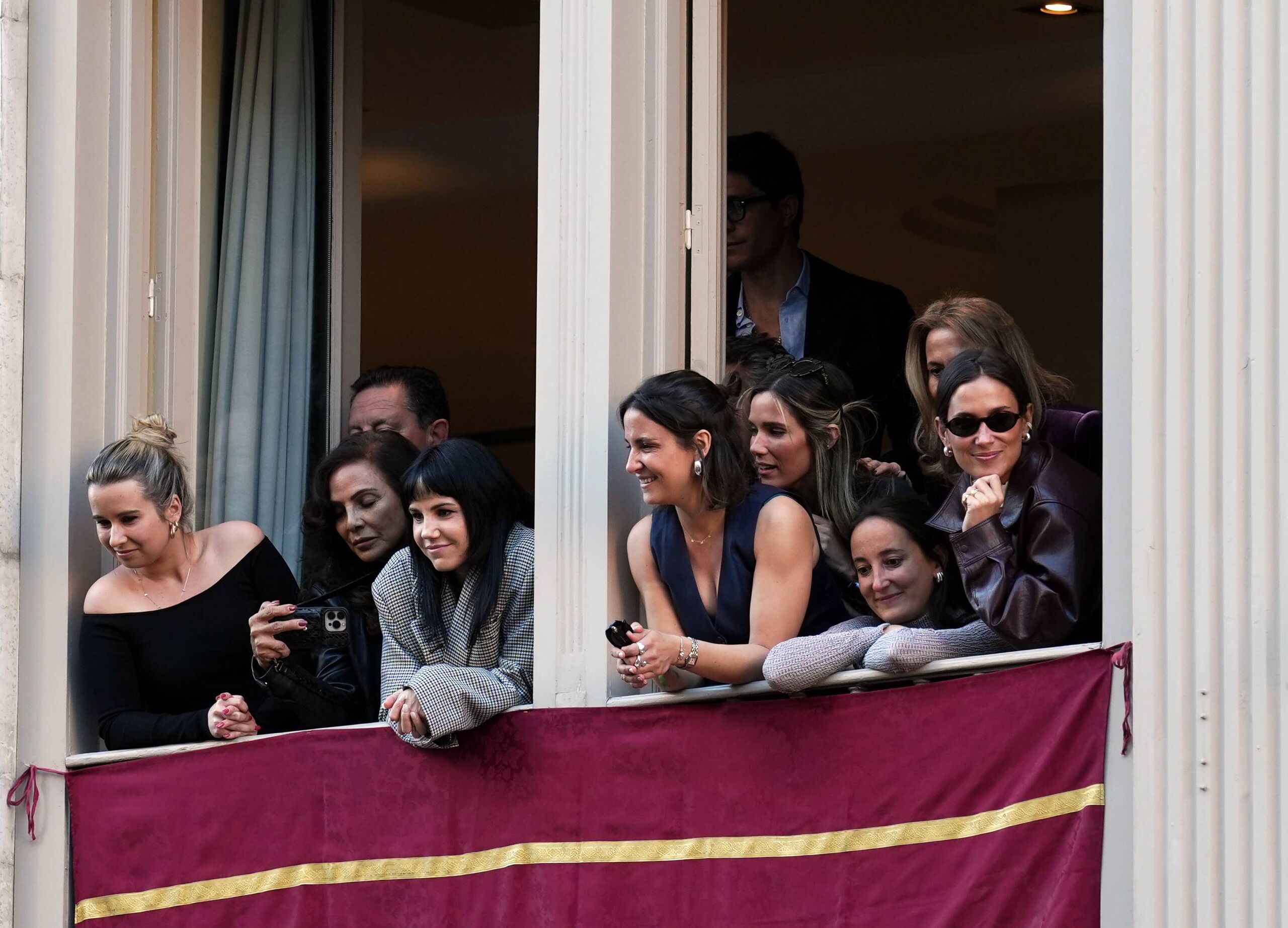 María Pombo disfruta de la Semana Santa malagueña "como Dios manda" y coincide con Antonio Banderas