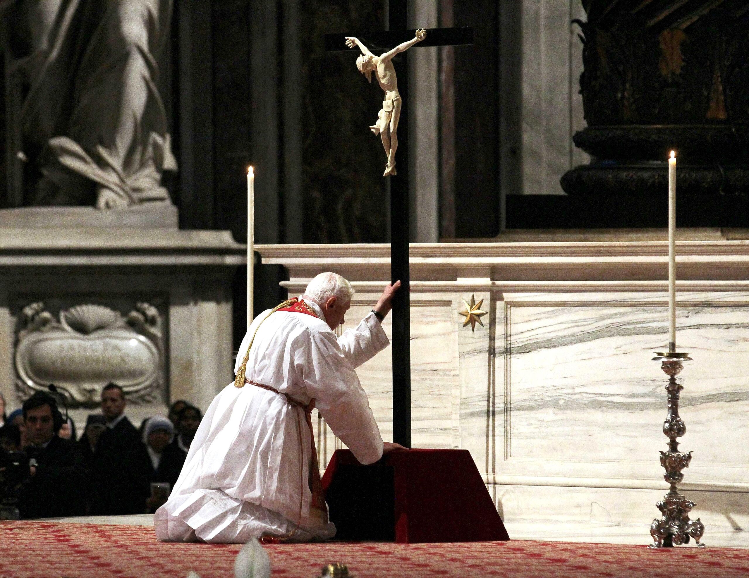 Sin anillo del pescador, ni báculo y descalzo: algunos de los ritos de León XIV en su primer Viernes Santo