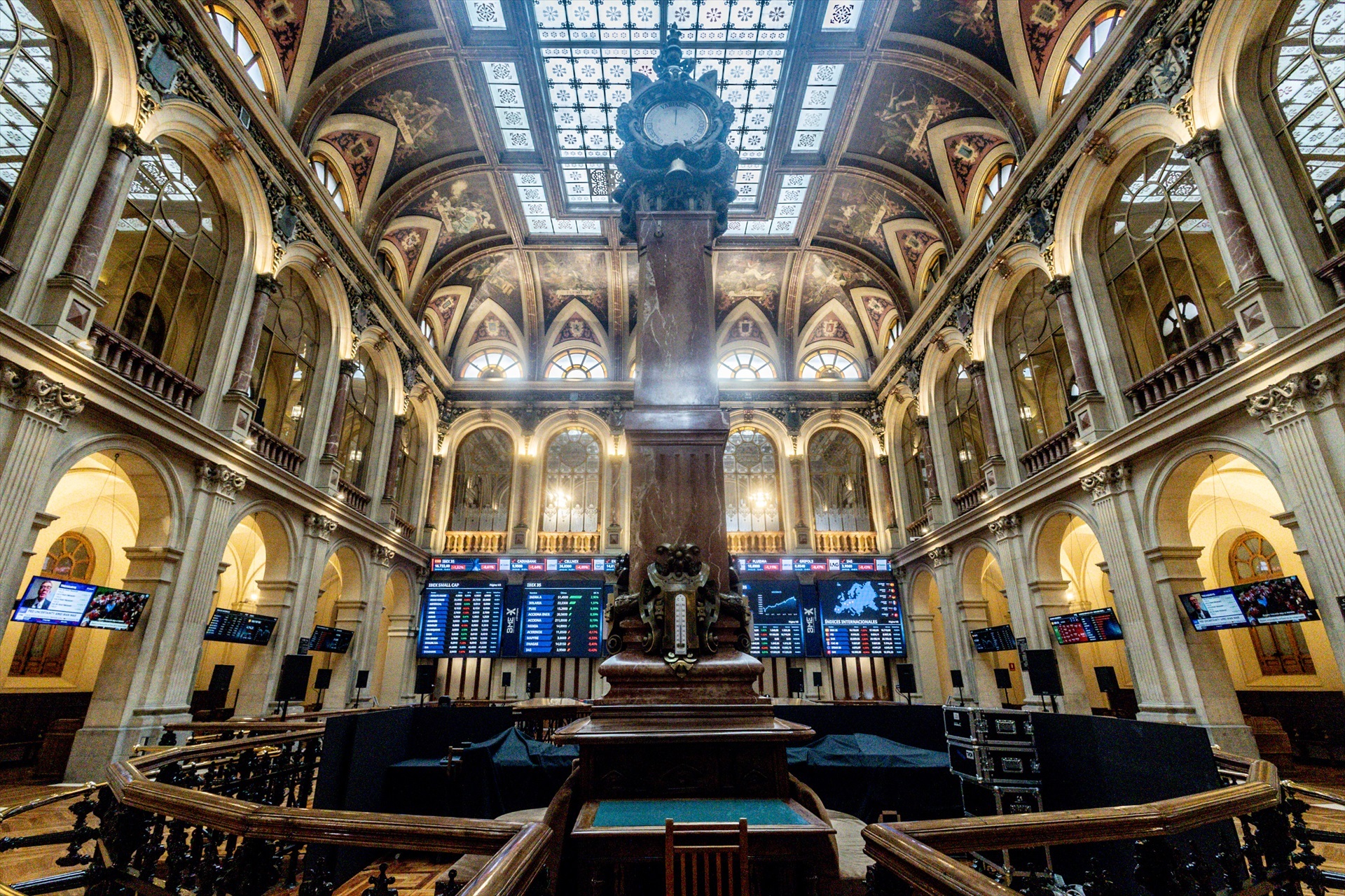 El Ibex 35 supera los 17.500 puntos tras el anuncio de Trump sobre el posible fin de la guerra