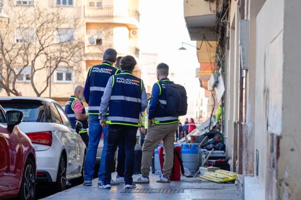 Un muerto y tres heridos por una explosión en un bar de Almería