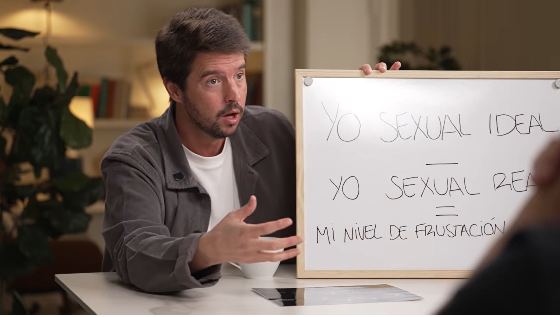 El sexólogo Alejandro Villena alerta sobre la pornografía: "El cerebro se comporta igual que consumiendo cocaína"
