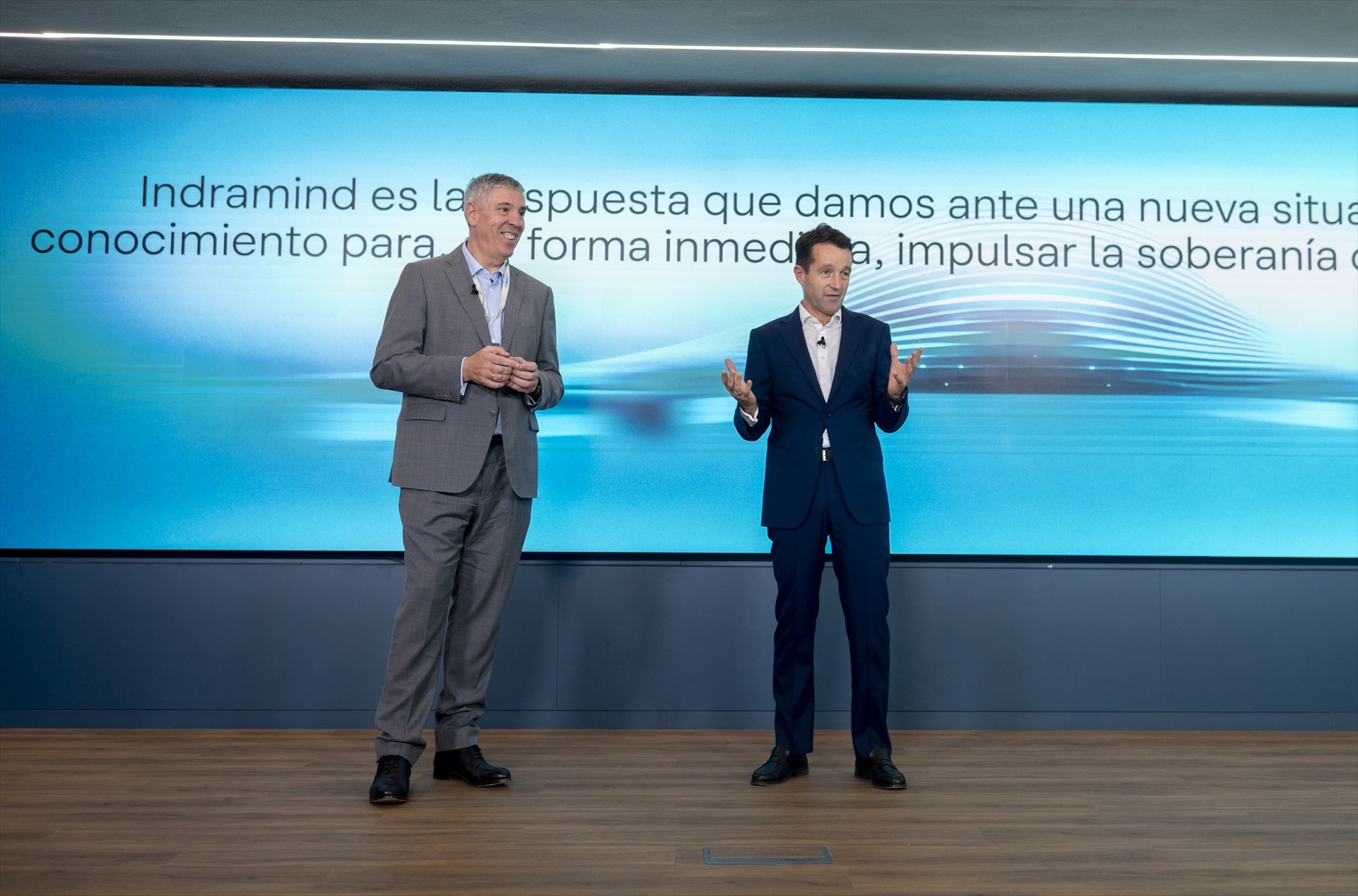 De los Mozos reafirma su compromiso con Indra y se despide de Escribano