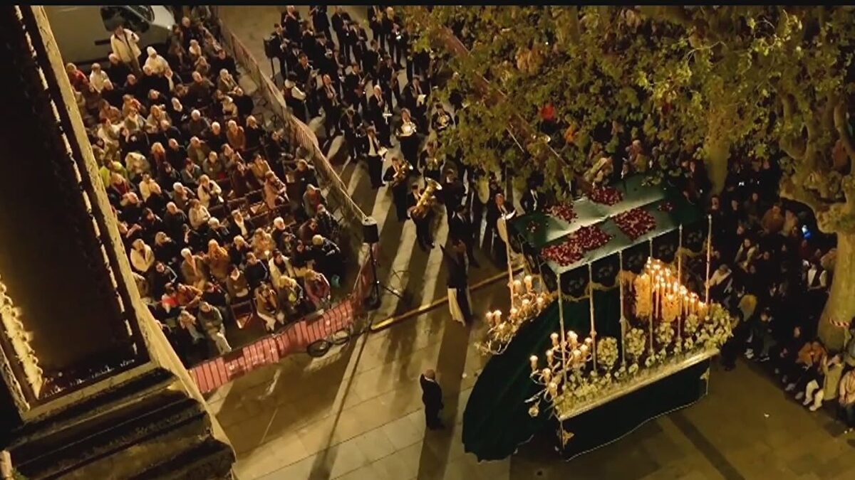 El Himno Nacional suena tres veces en Mataró al paso de las procesiones