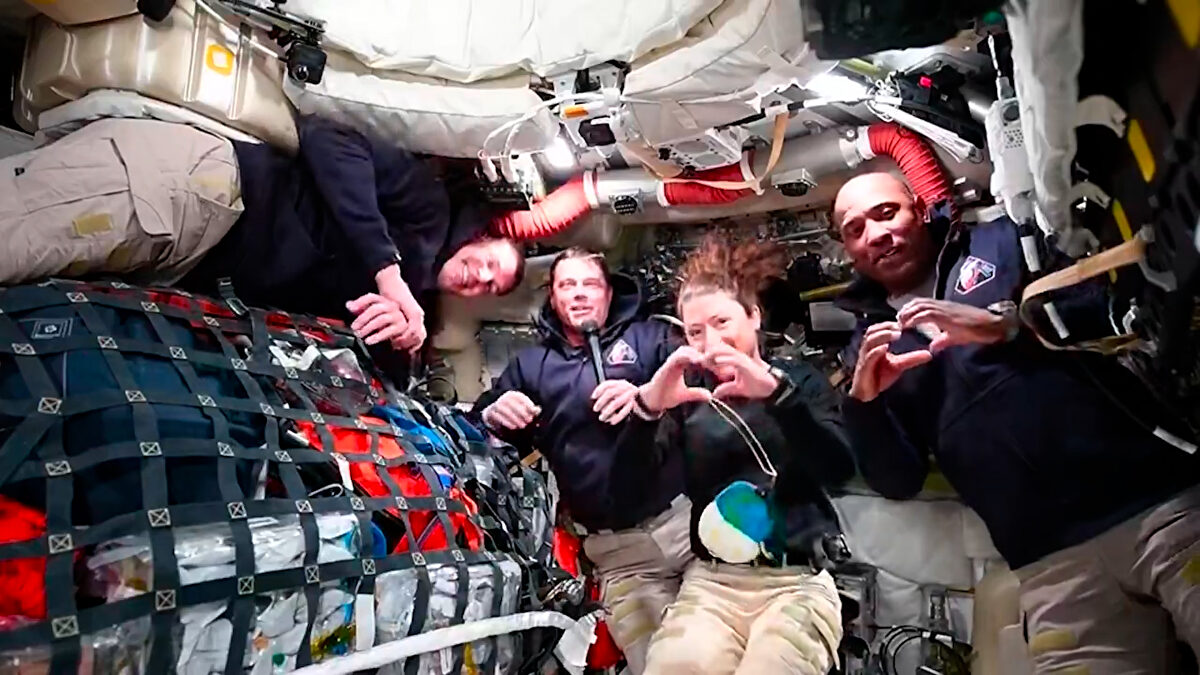 Los astronautas de Artemis II celebran su viaje hacia la Luna: "Es una vista preciosa"