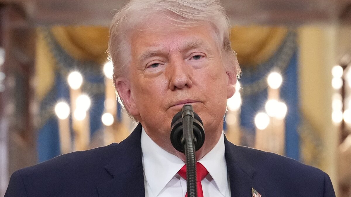 Trump amenaza con "desencadenar el infierno" sobre Irán si no abre el estrecho de Ormuz